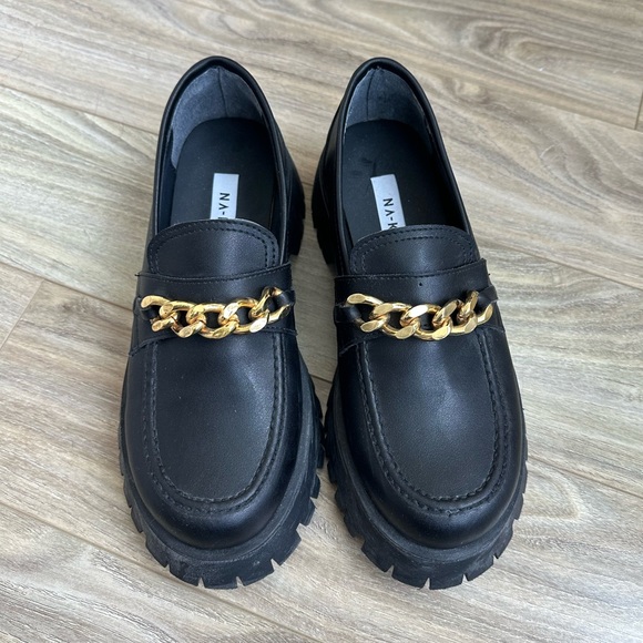 NA-KD Black Chunky Loafers with Gold Chain - Picture 1 of 4